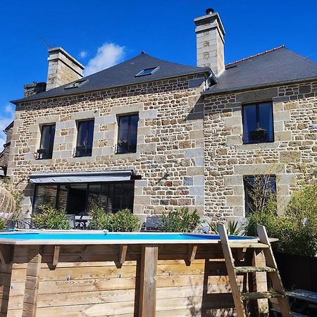 Grande Maison Familiale Avec Piscine Saint-Ouen-des-Alleux Exterior foto