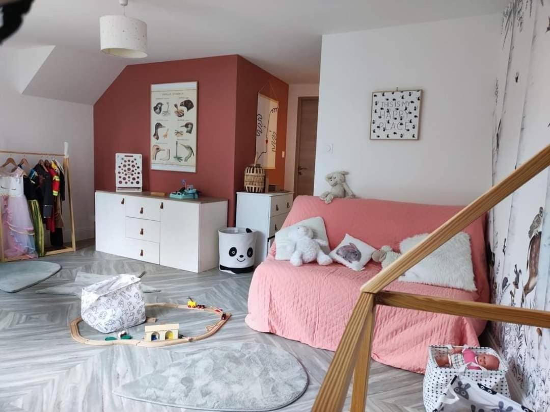 Grande Maison Familiale Avec Piscine Saint-Ouen-des-Alleux Exterior foto
