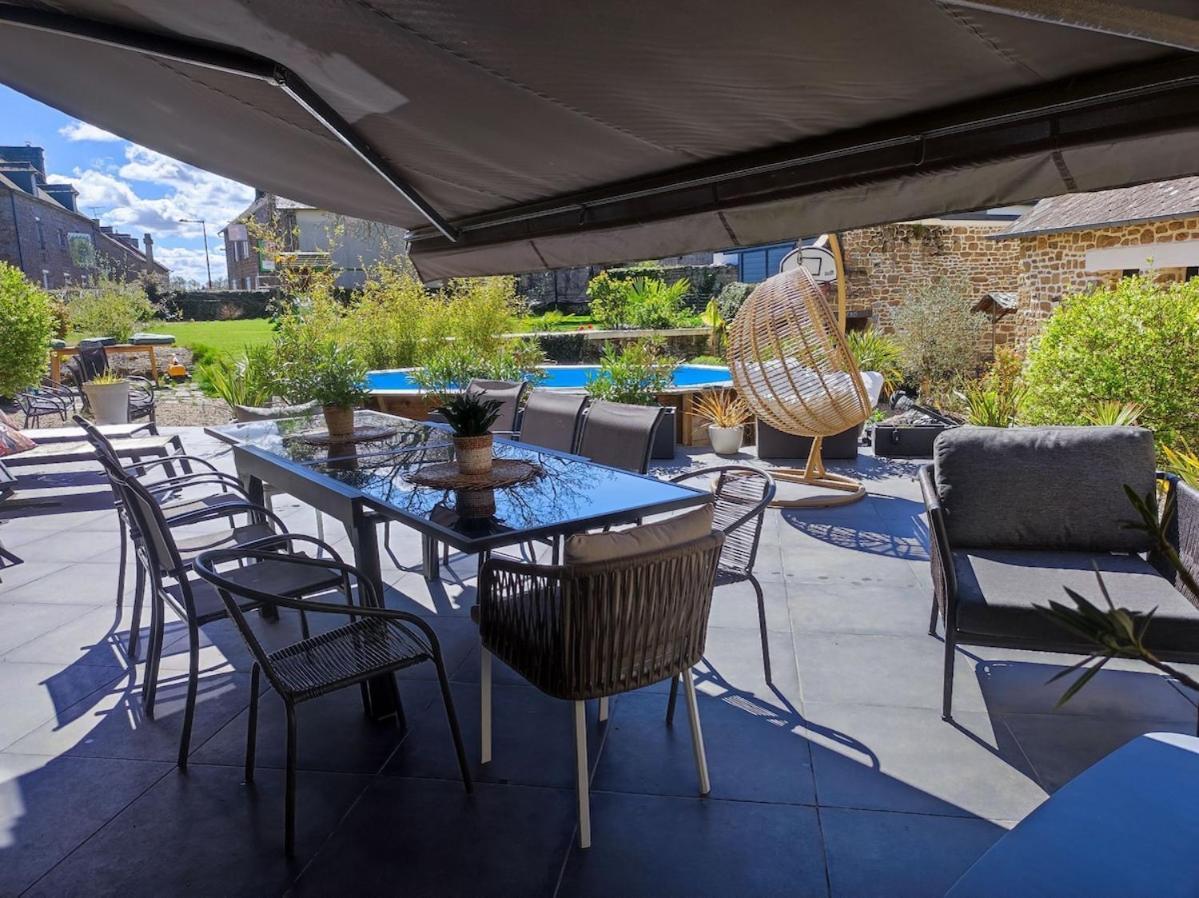 Grande Maison Familiale Avec Piscine Saint-Ouen-des-Alleux Exterior foto
