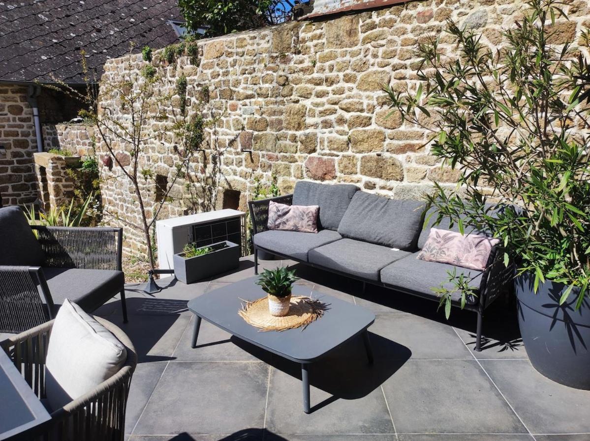 Grande Maison Familiale Avec Piscine Saint-Ouen-des-Alleux Exterior foto