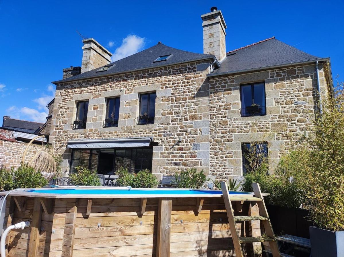 Grande Maison Familiale Avec Piscine Saint-Ouen-des-Alleux Exterior foto
